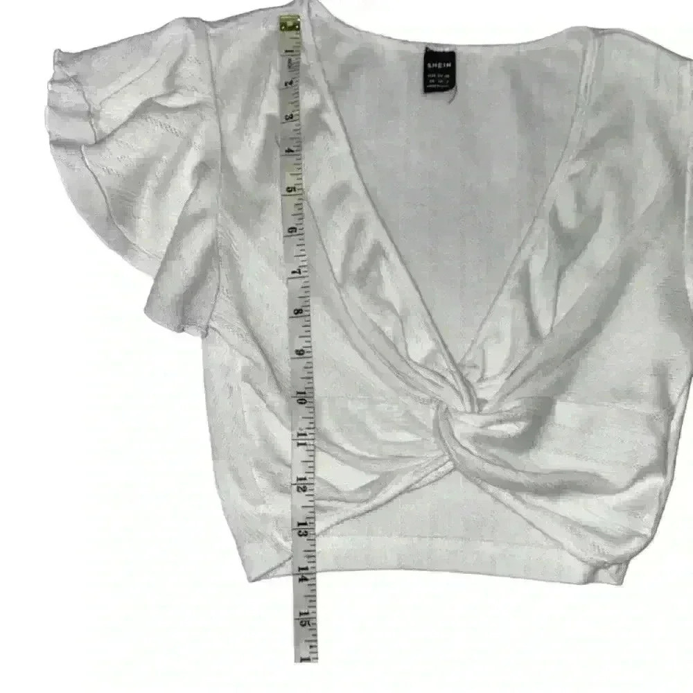 White ruffle sleeve crop top
By Shein Size: XS - Picture 3 of 5